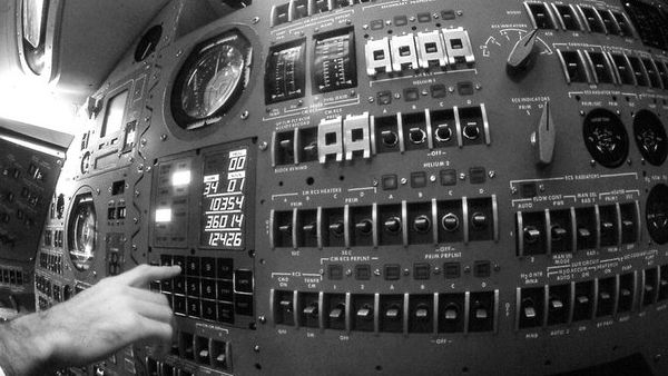 (5) Human interface&nbsp;DSKY